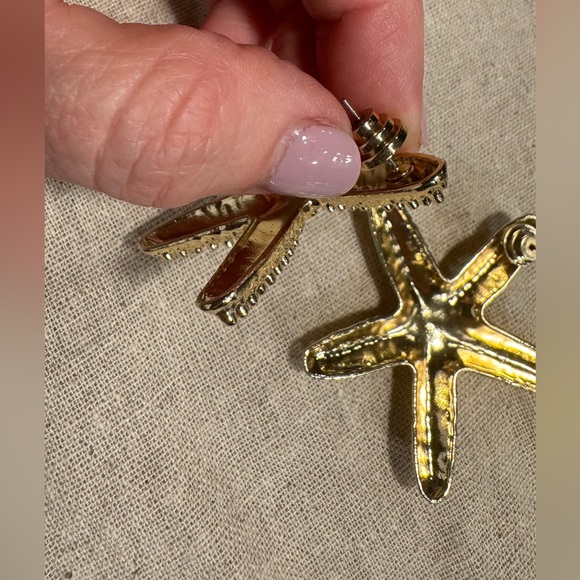 Gold Starfish Decorative earrings - Picture 2 of 3
